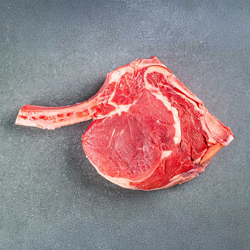 Cowboysteak von TAURBULL, Premium Black Angus Steaks, roh, perfekt aus der Vogelperspektive eingefangen. Am Knochen, BoneIn