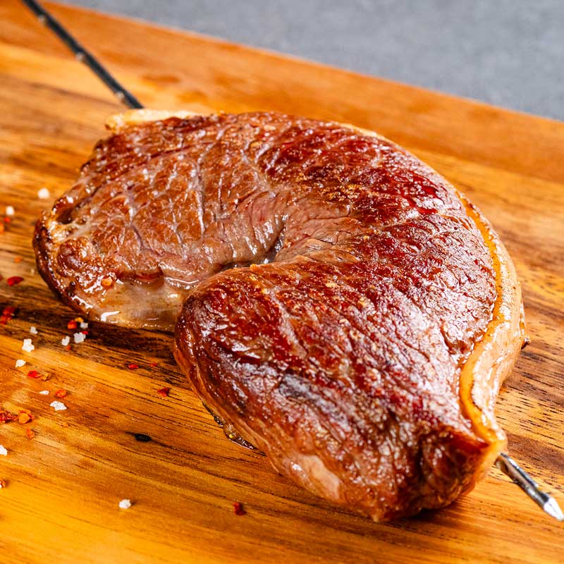 Premium Picanha (Tafelspitz) von TAURBULL Premium Black Angus Rind, roh mit Fettdeckel, ideal für Grill und Ofen.