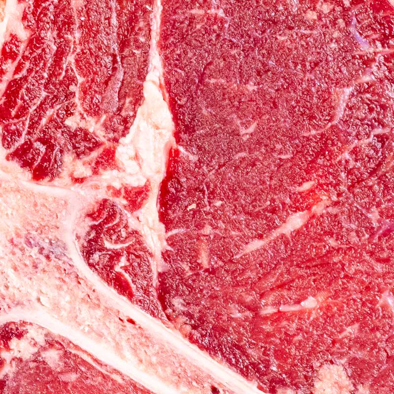 T-Bone Steak von TAURBULL, Premium Black Angus Steaks, roh, Nahaufnahme der Marmorierung