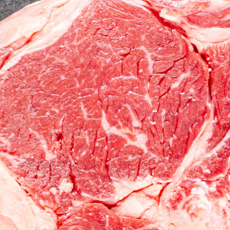 Tomahawk Steak von TAURBULL, Premium Black Angus Steak, roh, Nahaufnahme Marmorierung