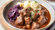 Herzhaftes Rindergulasch mit Rotkohl – Zubereitung & Tipps für Genießer