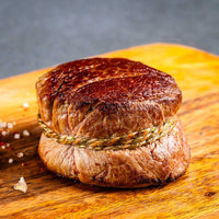Perfekt gegrilltes Filetsteak von Premium Black Angus Rind von TAURBULL, butterzart und vollmundig im Geschmack.