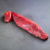 Ganzes Premium Black Angus Filet am Stück vo TAURBULL Balck Angus Rind, roh, zart und fettarm.